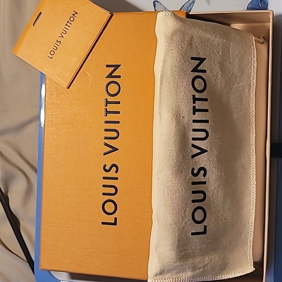 LOUIS VUITTON EMPRIENTE Zip around wallet./ box and dustbag included. - Picture 5 of 15